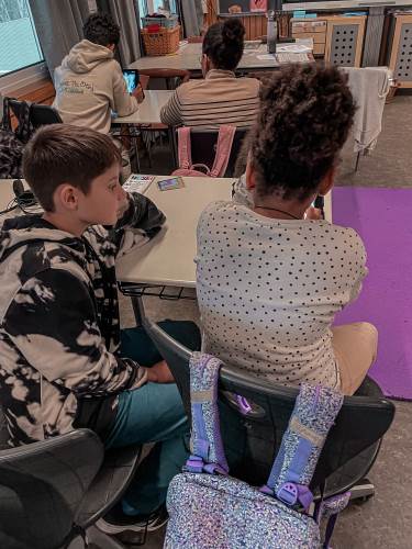 4.klassingene øvet seg først på å presentere for hverandre. 